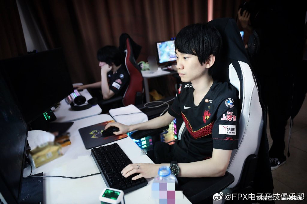 Doinb重返赛场，出色防守首场状态出色，巴黎圣日耳曼观众沸腾！热度持续攀升的简单介绍开云中国网站