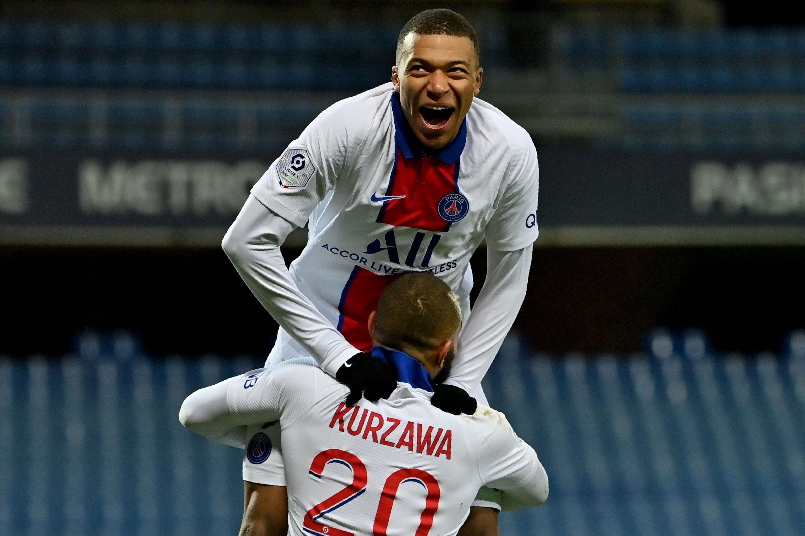 包含里程碑夜！斯图加特豪取连胜；法甲转会期刷纪录；话题不断；赛季目标并未改变的词条开云中国网站